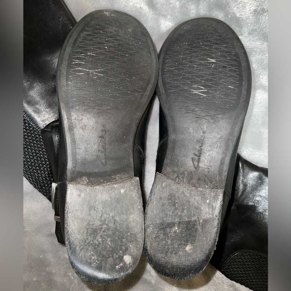 Clark’s boots - Picture 3 of 4